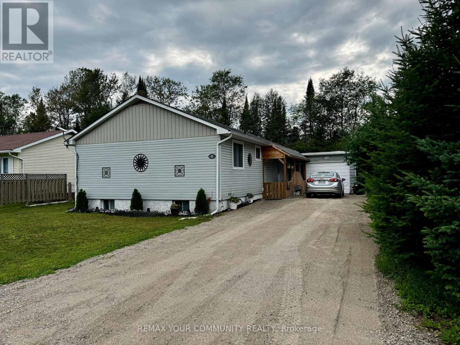42 Sprucedale Street, Highlands East (Bicroft Ward), Ontario  K0L 1M0 - Photo 2 - X13588858