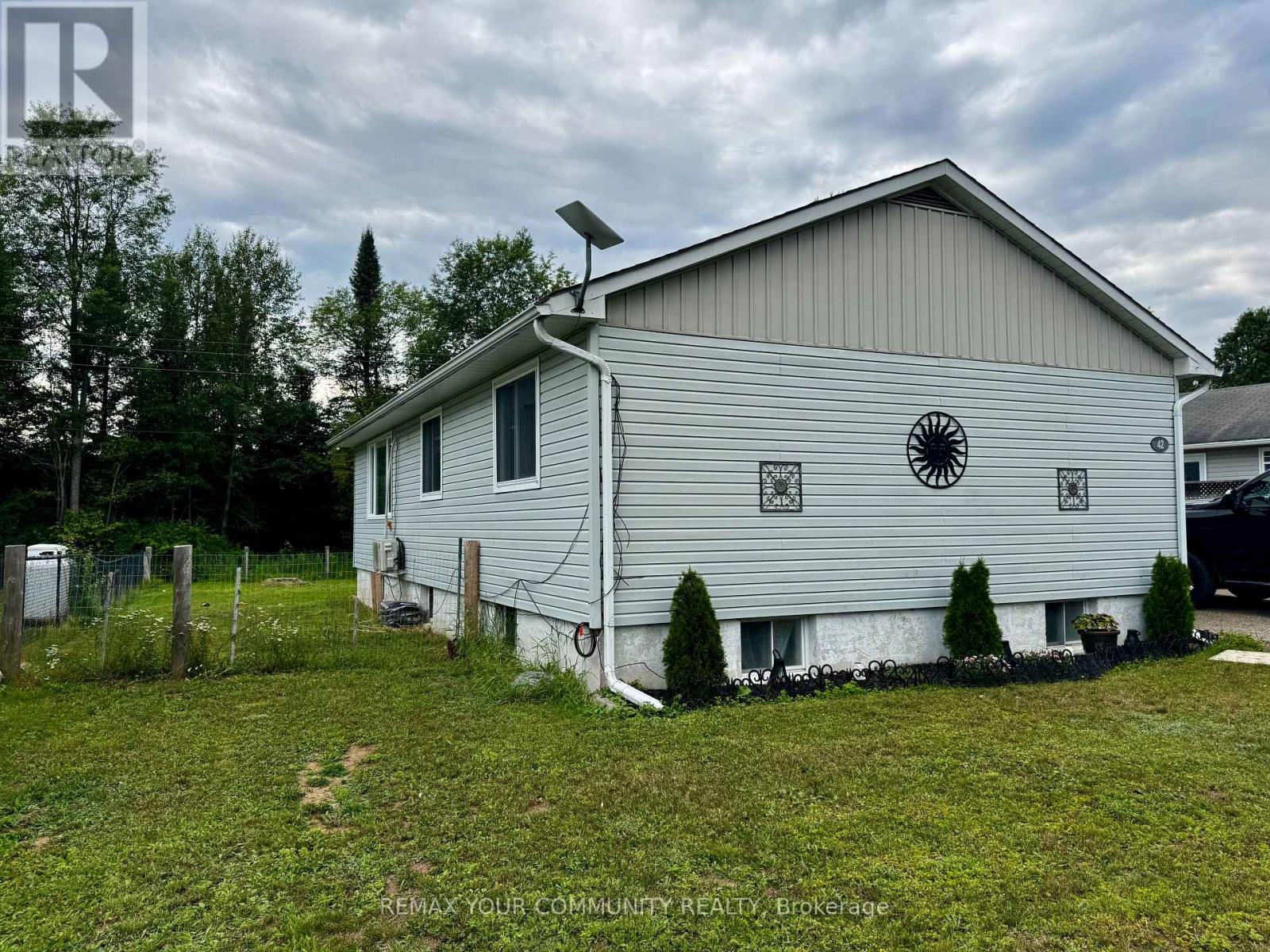 42 Sprucedale Street, Highlands East (Bicroft Ward), Ontario  K0L 1M0 - Photo 3 - X13588858