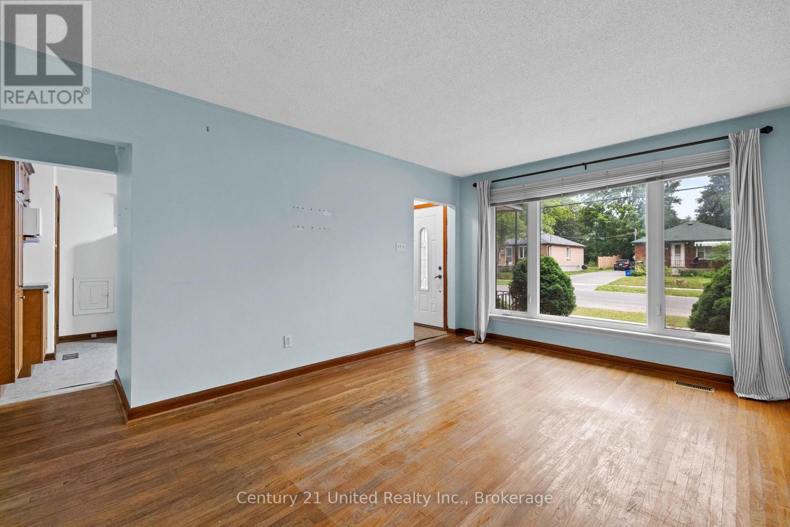377 Chesterfield Avenue, Peterborough (Northcrest Ward 5), Ontario  K9H 4X8 - Photo 2 - X13588900