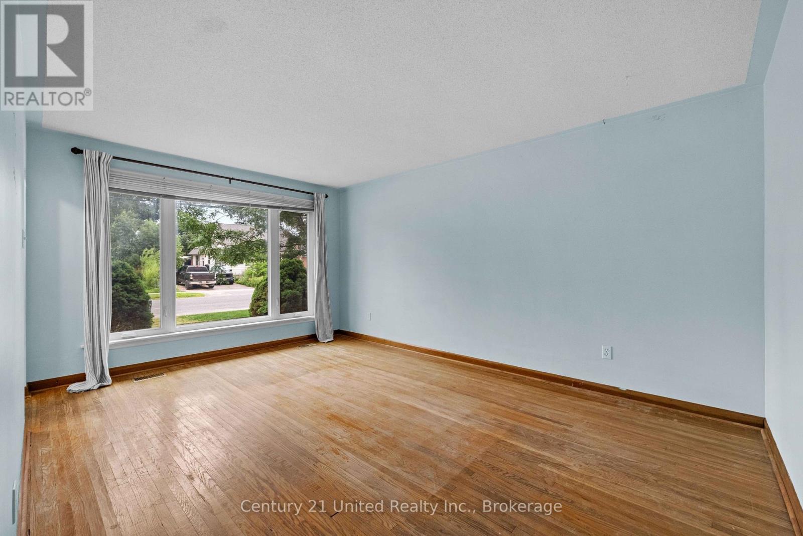 377 Chesterfield Avenue, Peterborough (Northcrest Ward 5), Ontario  K9H 4X8 - Photo 3 - X13588900