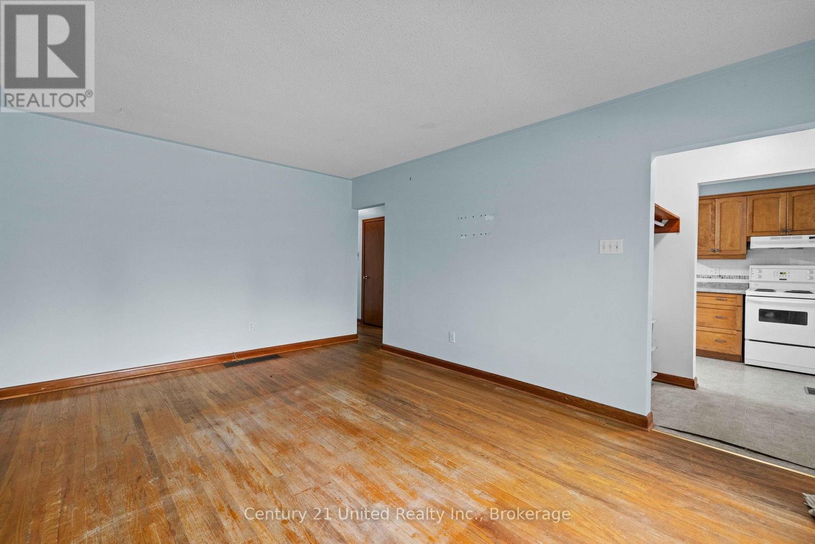 377 Chesterfield Avenue, Peterborough (Northcrest Ward 5), Ontario  K9H 4X8 - Photo 4 - X13588900