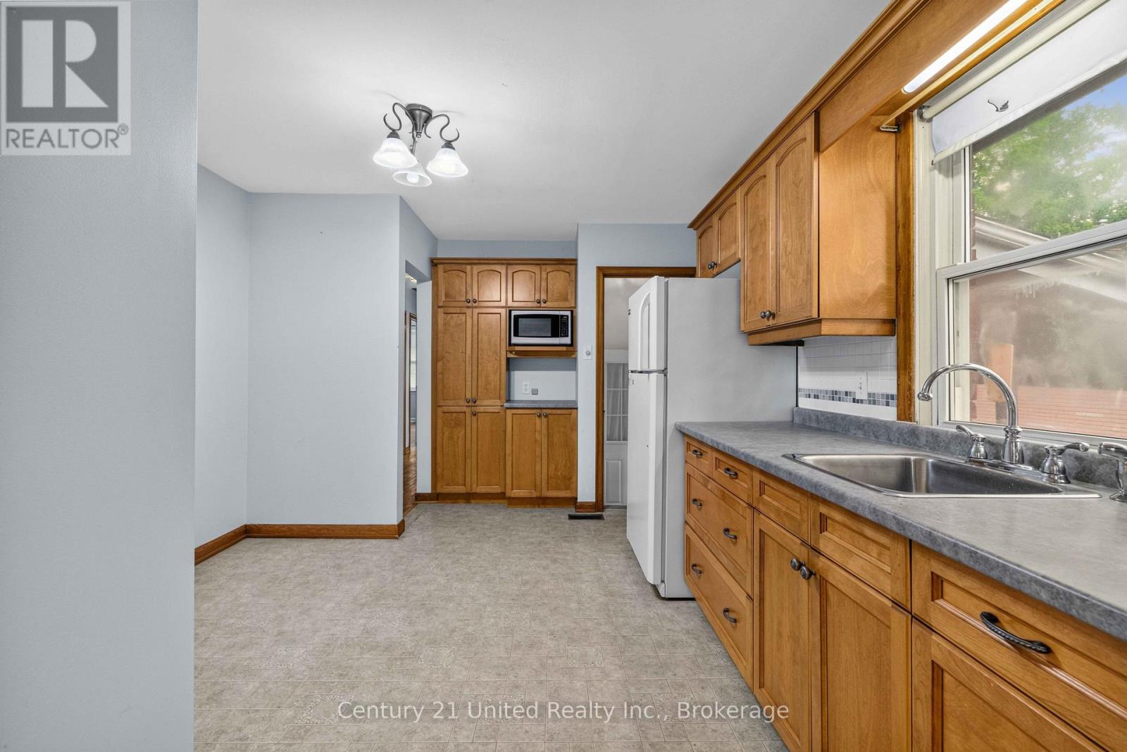 377 Chesterfield Avenue, Peterborough (Northcrest Ward 5), Ontario  K9H 4X8 - Photo 6 - X13588900