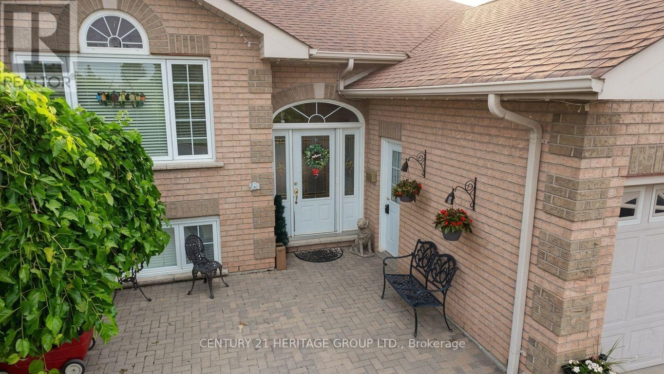 16 Eakins Crescent, Kawartha Lakes (Lindsay), Ontario  K9V 6H8 - Photo 4 - X13589348