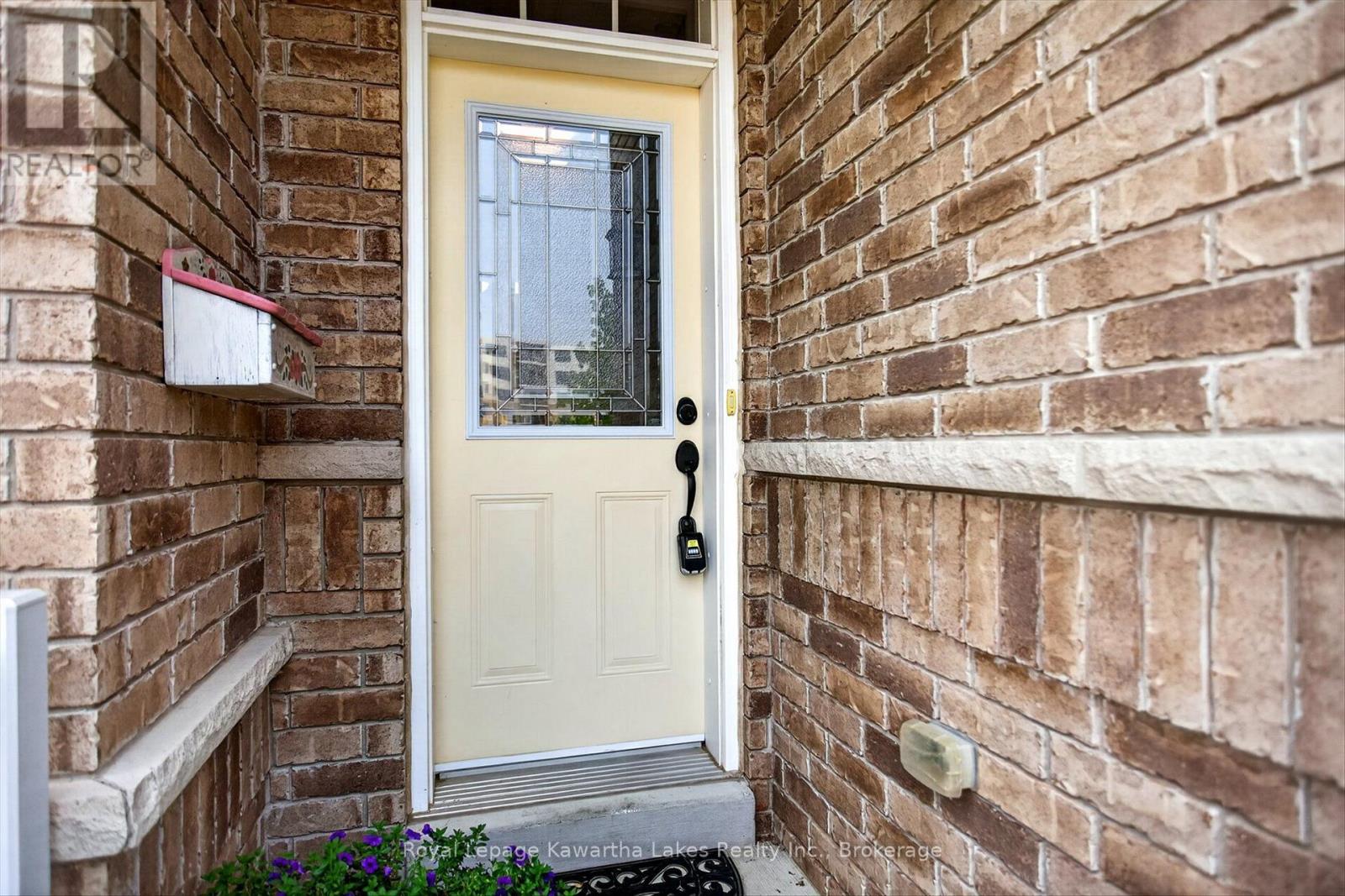 42 Deacon Crescent, Kawartha Lakes (Lindsay), Ontario  K9V 5Y2 - Photo 4 - X13591732