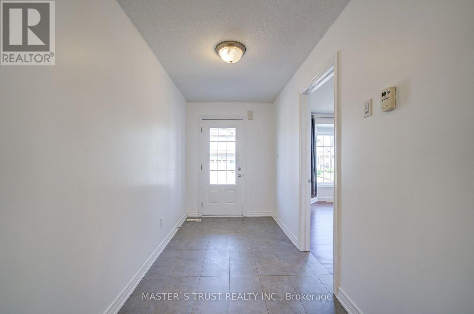 569 Grange Way, Peterborough (Northcrest Ward 5), Ontario  K9H 7M9 - Photo 2 - X13594952