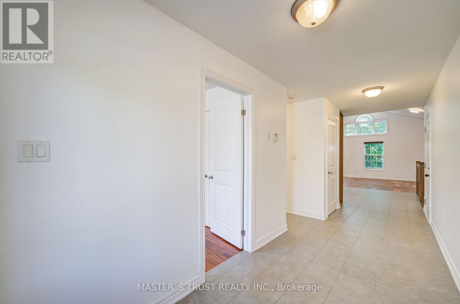 569 Grange Way, Peterborough (Northcrest Ward 5), Ontario  K9H 7M9 - Photo 3 - X13594952