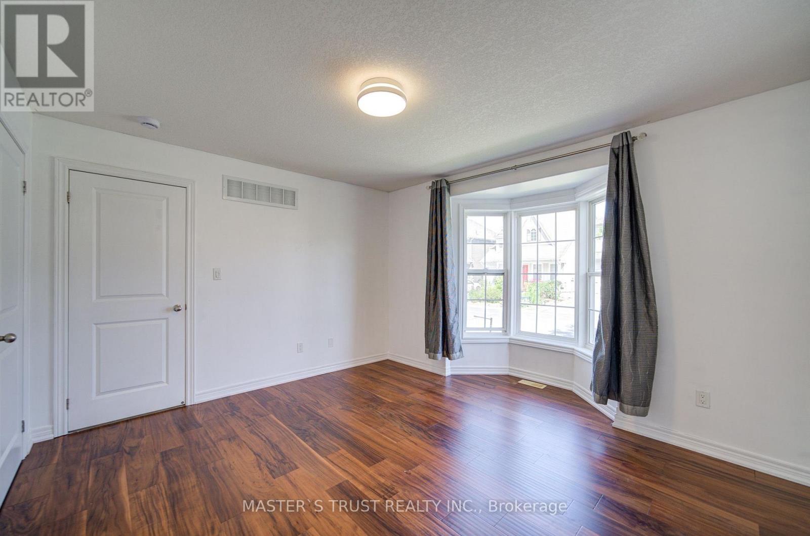 569 Grange Way, Peterborough (Northcrest Ward 5), Ontario  K9H 7M9 - Photo 4 - X13594952