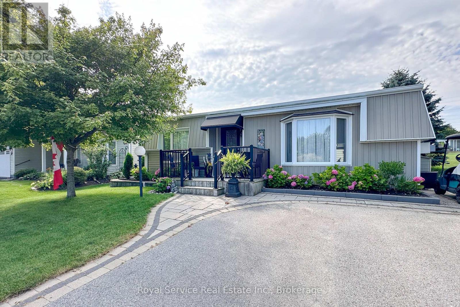 27 CORNERBROOK COURT, clarington (newcastle), Ontario
