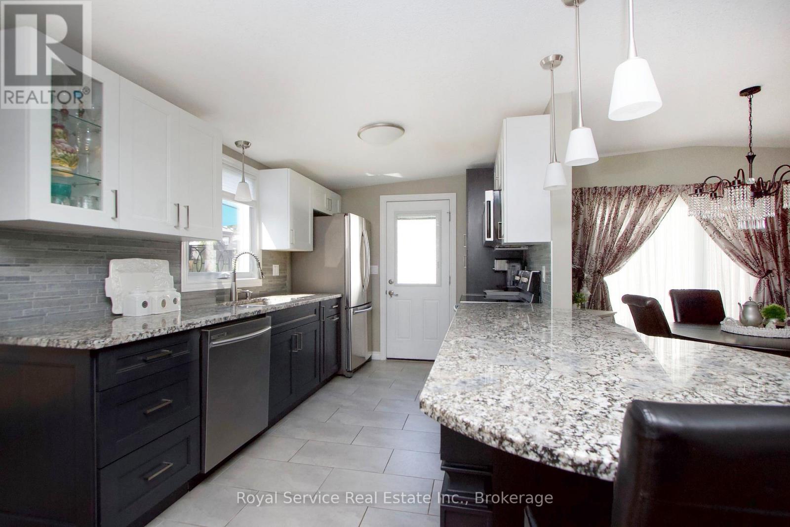 27 Cornerbrook Court, Clarington (Newcastle), Ontario  L1B 1B7 - Photo 12 - E13597562