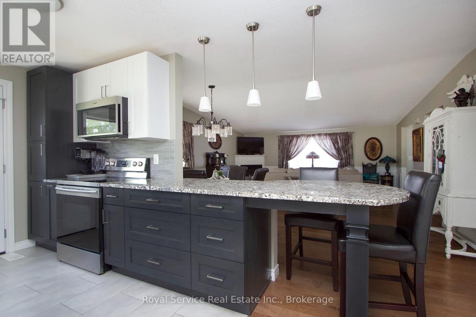 27 Cornerbrook Court, Clarington (Newcastle), Ontario  L1B 1B7 - Photo 13 - E13597562