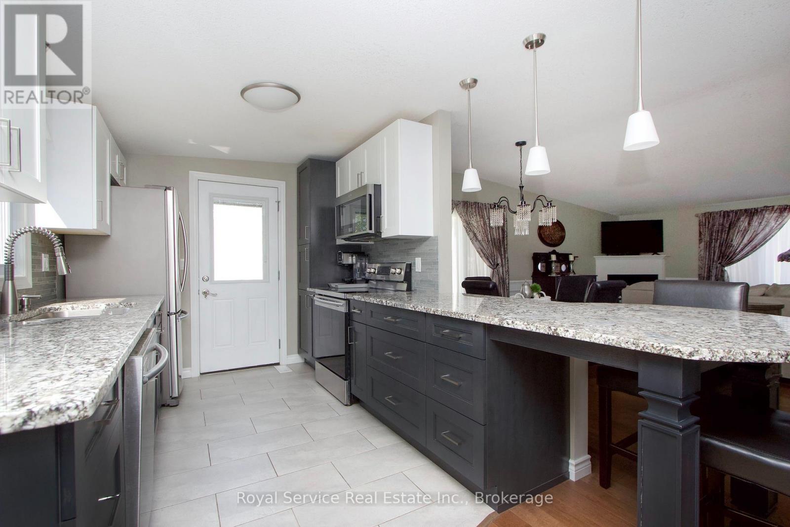 27 Cornerbrook Court, Clarington (Newcastle), Ontario  L1B 1B7 - Photo 14 - E13597562