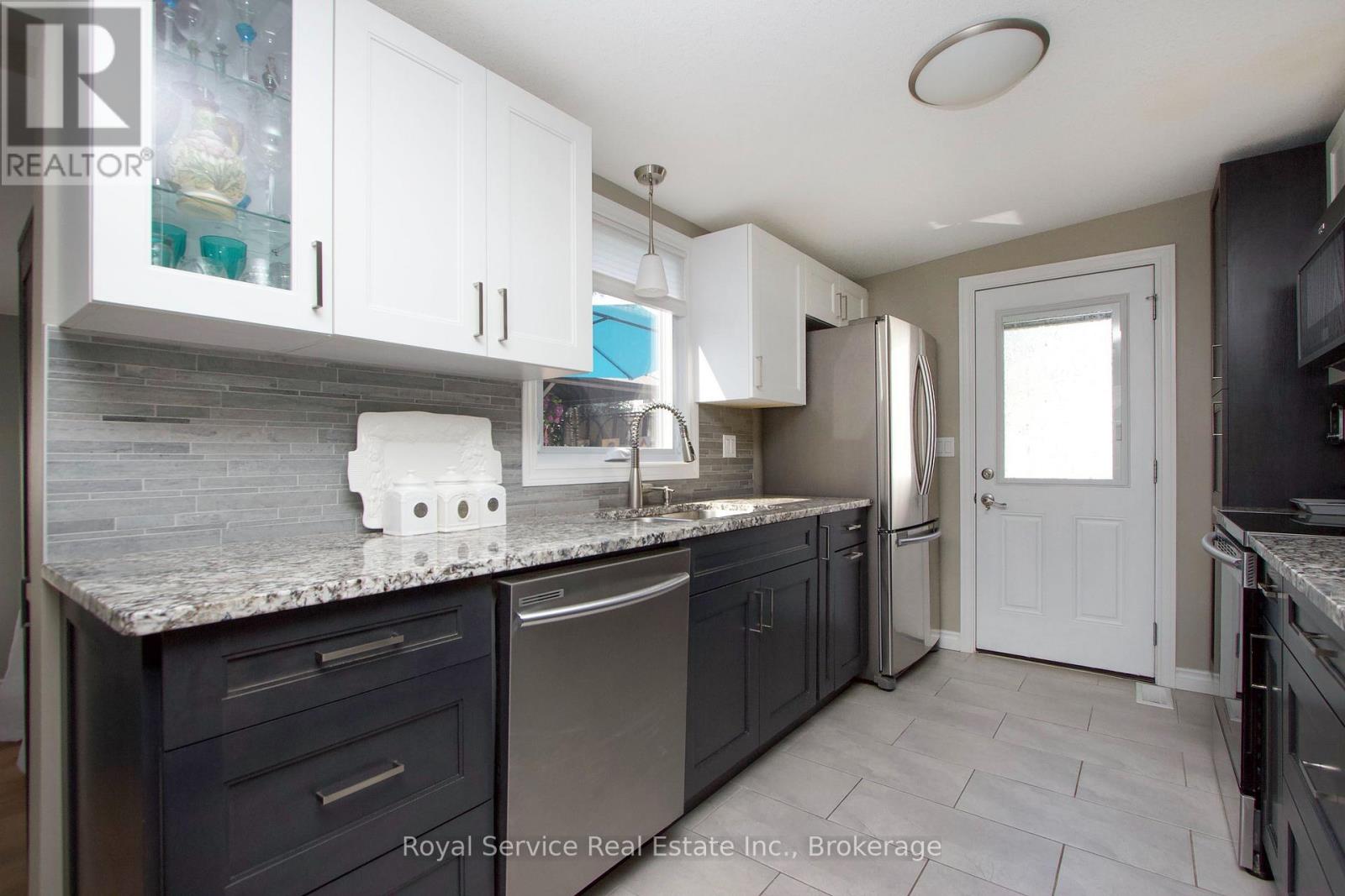 27 Cornerbrook Court, Clarington (Newcastle), Ontario  L1B 1B7 - Photo 15 - E13597562
