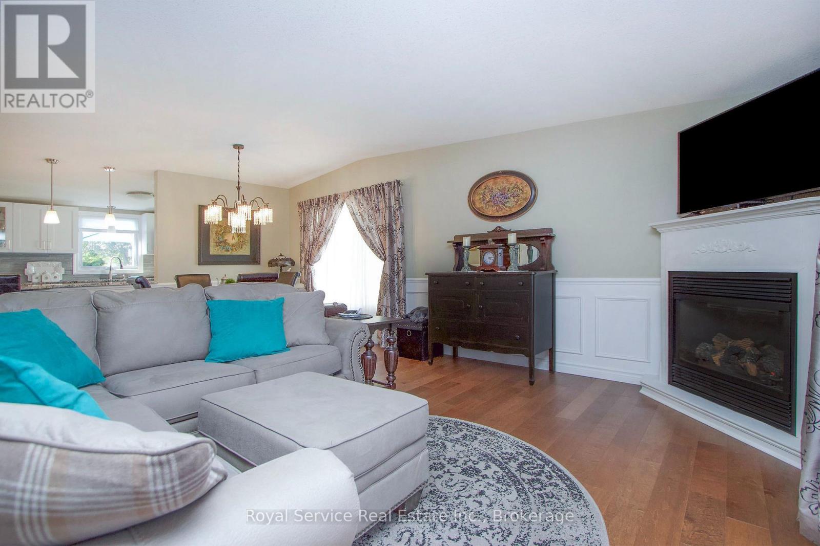27 Cornerbrook Court, Clarington (Newcastle), Ontario  L1B 1B7 - Photo 6 - E13597562