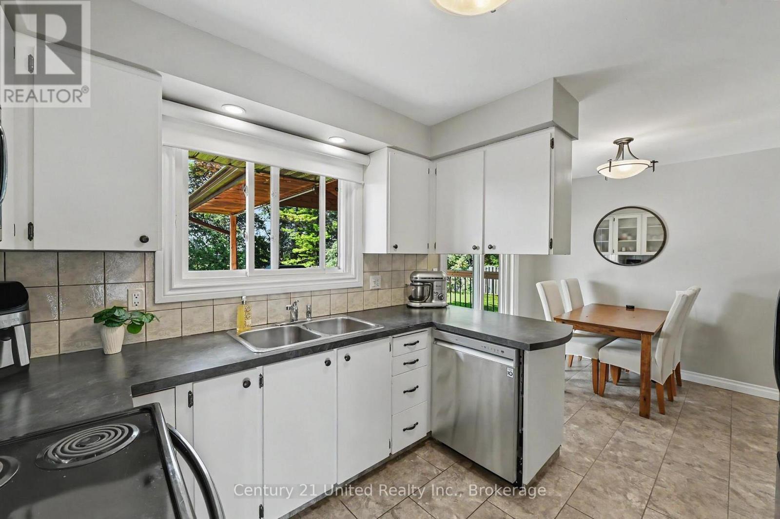 815 Stewart Drive, Peterborough (Ashburnham Ward 4), Ontario  K9J 7R3 - Photo 4 - X13599758