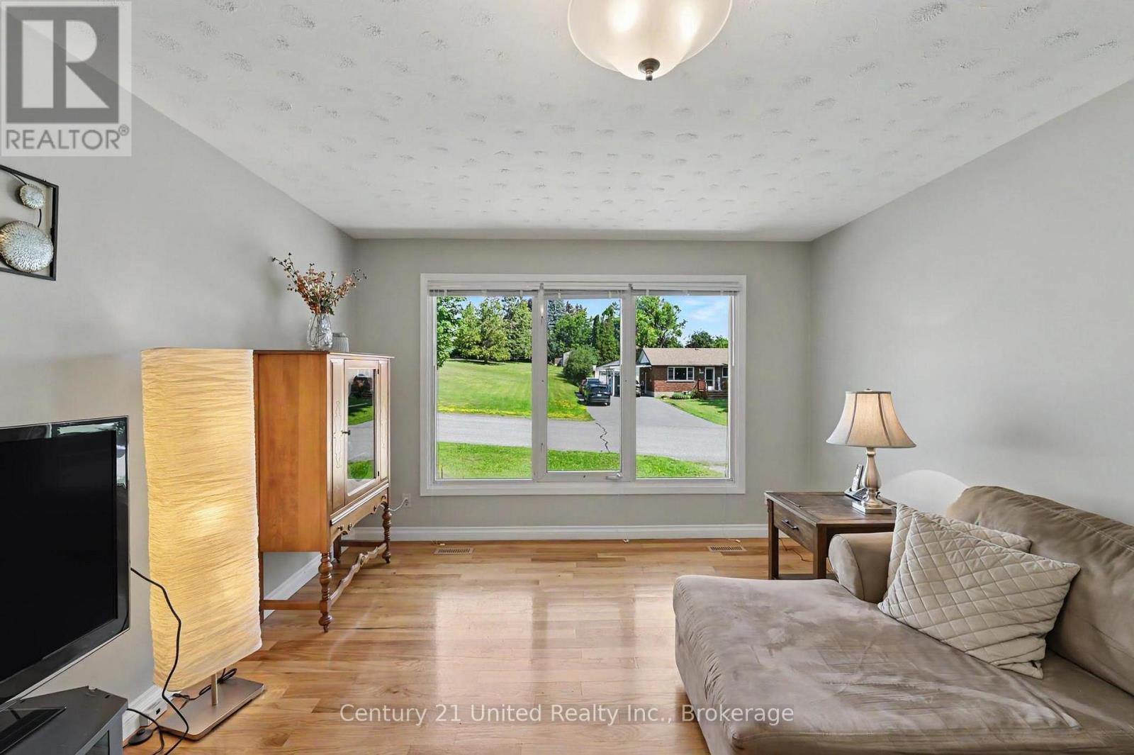 815 Stewart Drive, Peterborough (Ashburnham Ward 4), Ontario  K9J 7R3 - Photo 8 - X13599758