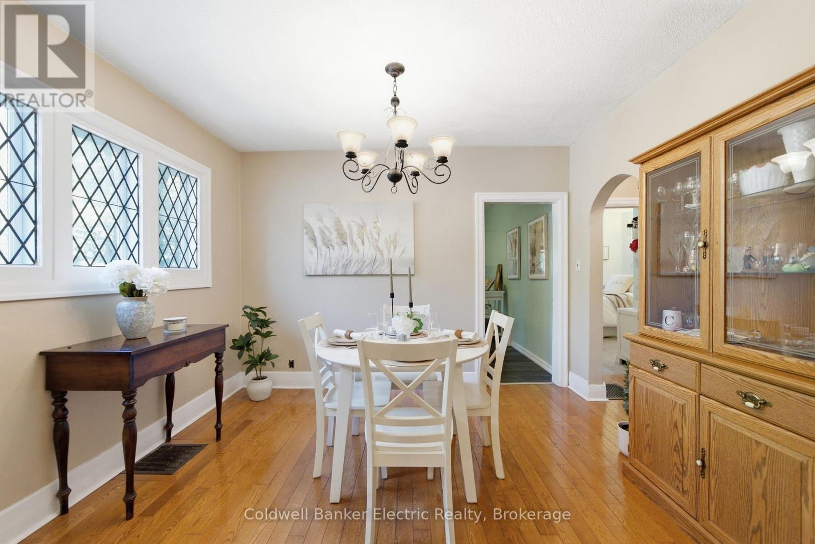 1228 Kenneth Avenue, Peterborough (Otonabee Ward 1), Ontario  K9J 5P9 - Photo 7 - X13601330