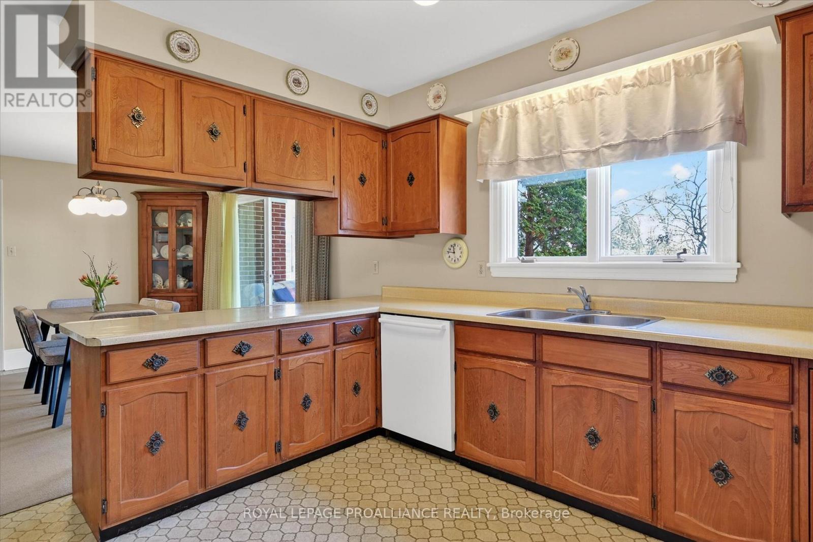 1285 Brealey Drive, Peterborough (Monaghan Ward 2), Ontario  K9K 0C4 - Photo 8 - X13601508
