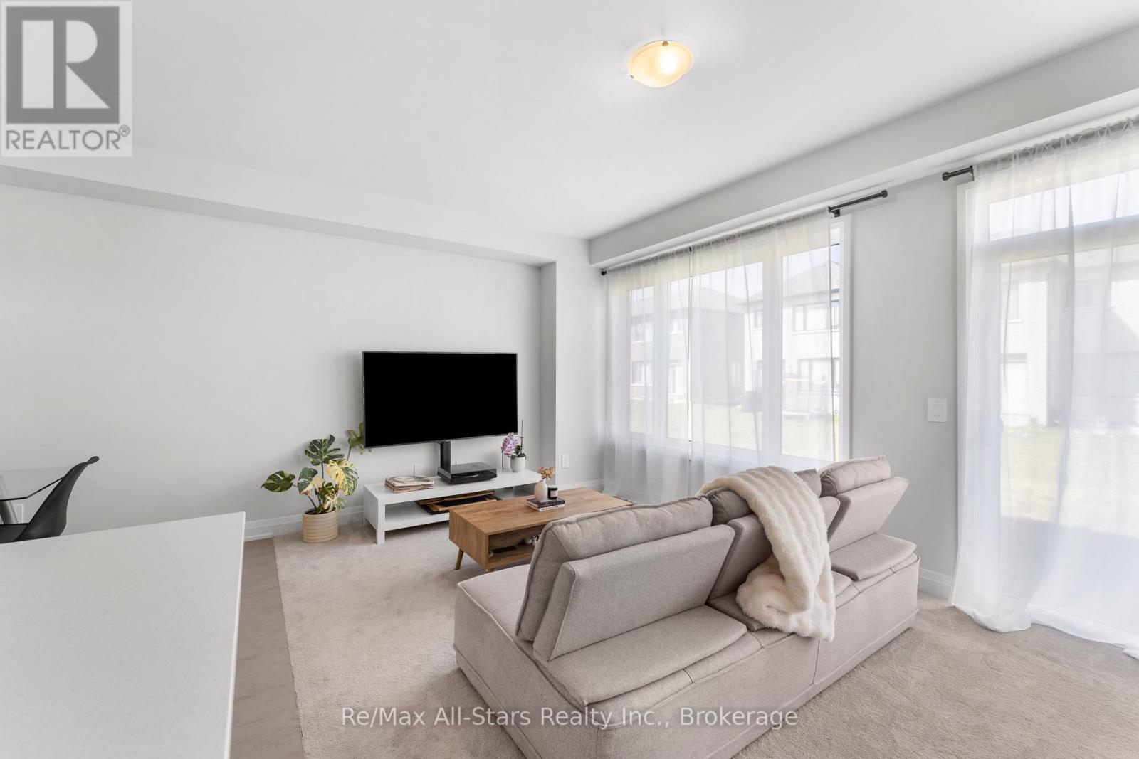 7 Keenan Street, Kawartha Lakes (Lindsay), Ontario  K9V 6C2 - Photo 6 - X13607832