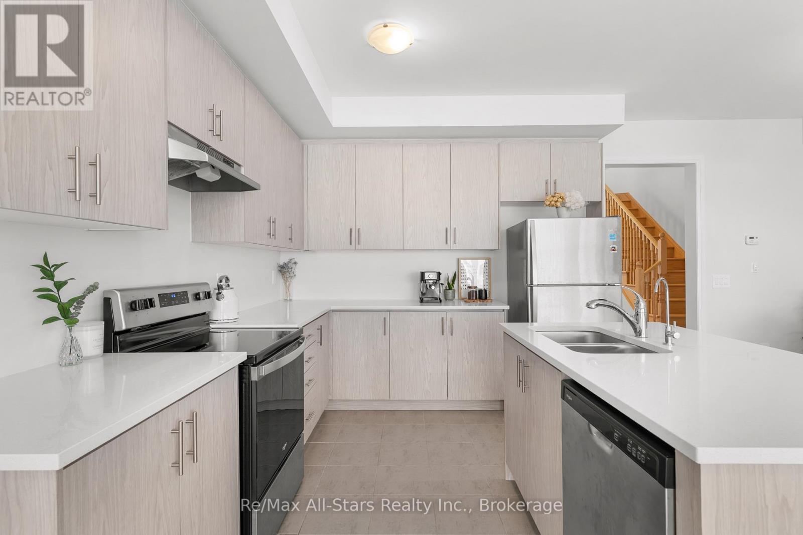7 Keenan Street, Kawartha Lakes (Lindsay), Ontario  K9V 6C2 - Photo 8 - X13607832