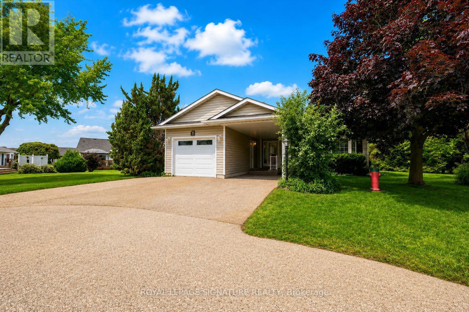 9 Huron Court, Clarington (Newcastle), Ontario  L1B 1A2 - Photo 2 - E13608242