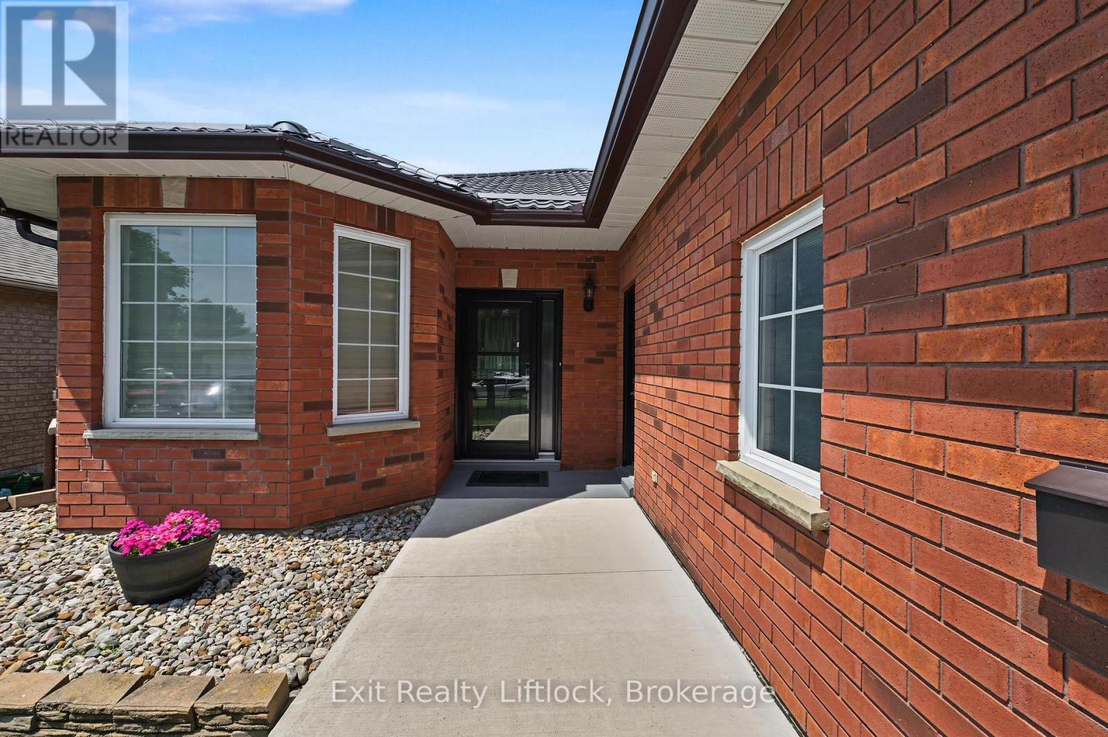 2522 Marsdale Drive, Peterborough (Ashburnham Ward 4), Ontario  K9L 1R4 - Photo 3 - X13608374