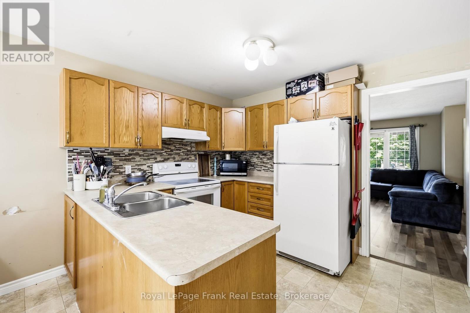 9 Durham Street W, Kawartha Lakes (Lindsay), Ontario  K9V 2P3 - Photo 12 - X13608928