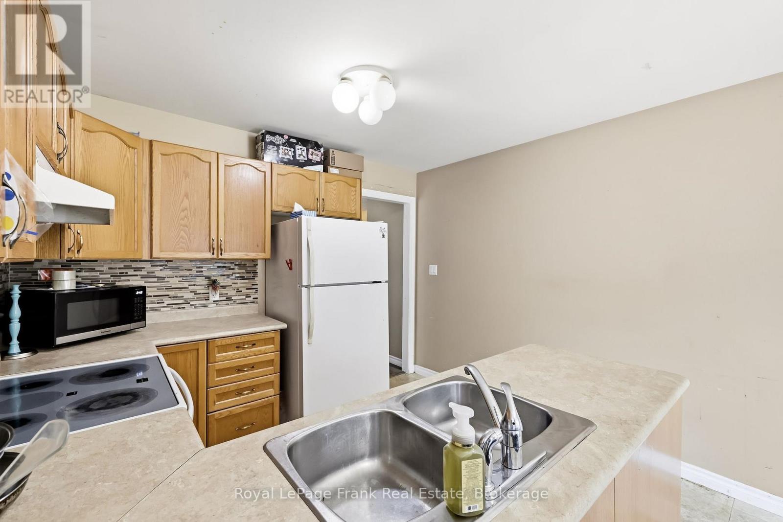 9 Durham Street W, Kawartha Lakes (Lindsay), Ontario  K9V 2P3 - Photo 13 - X13608928