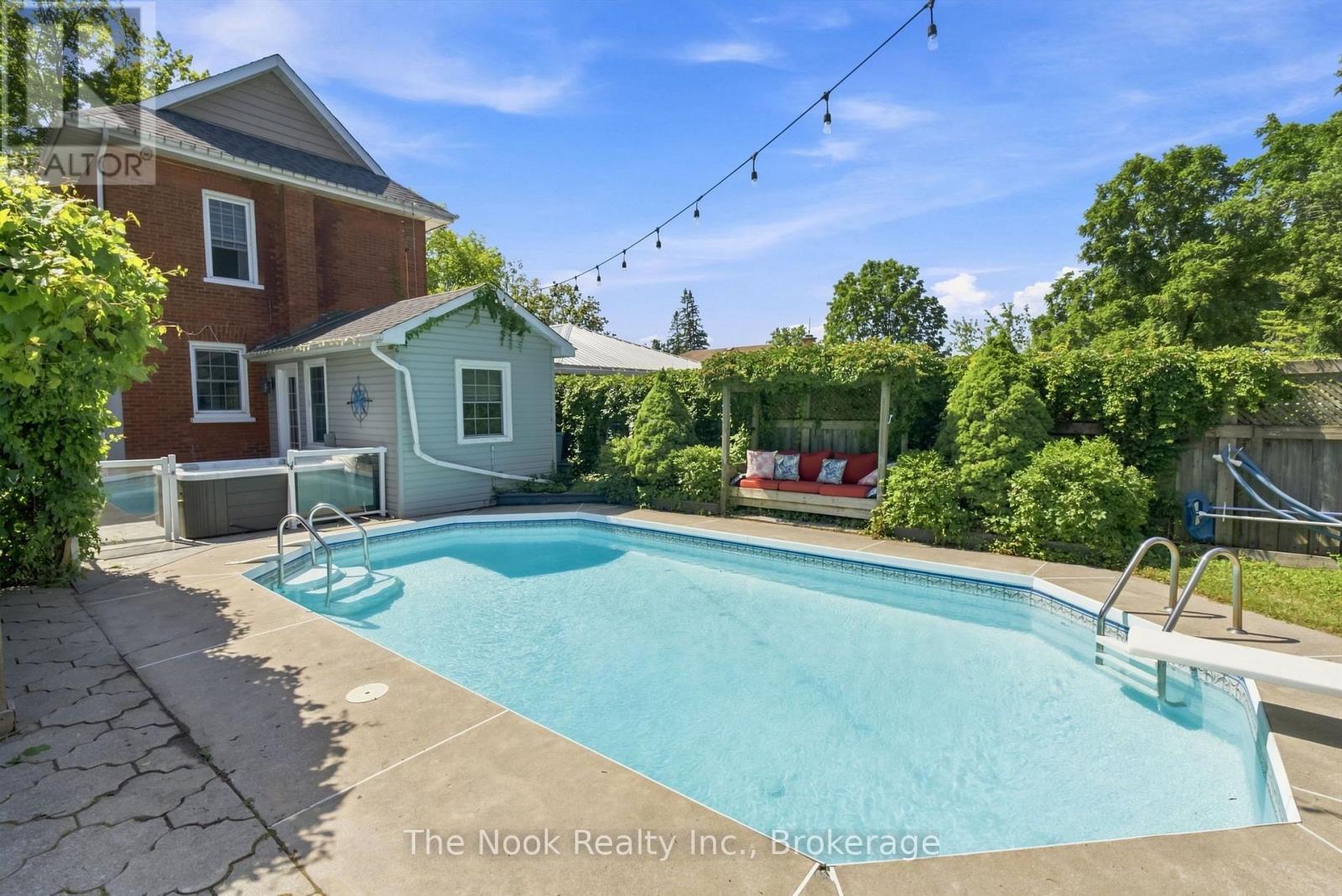 264 Bennet Street, Peterborough (Northcrest Ward 5), Ontario  K9H 5B9 - Photo 3 - X13609544