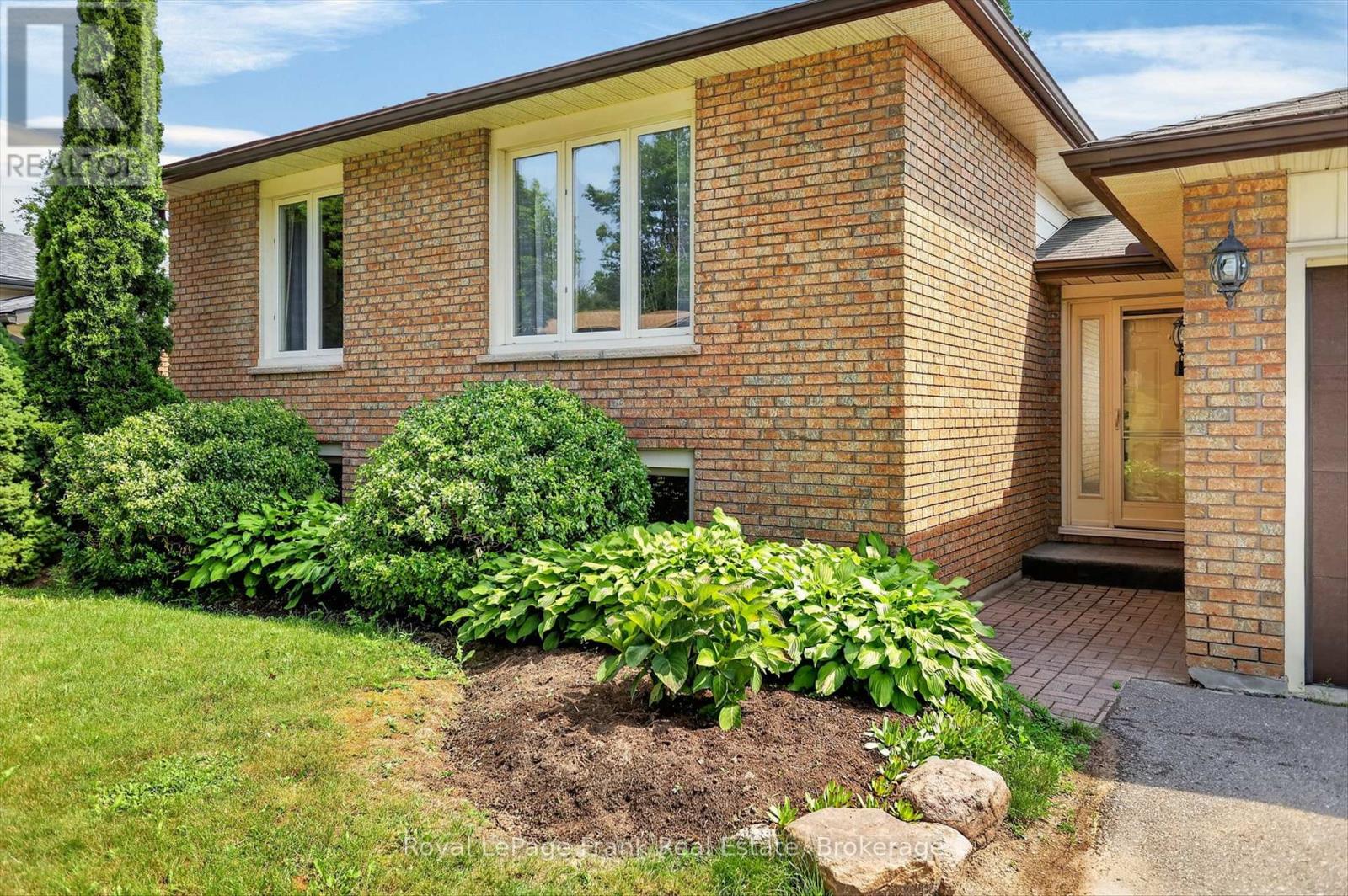 1717 Woodgrove Crescent, Peterborough (Monaghan Ward 2), Ontario  K9K 1N1 - Photo 4 - X13613158