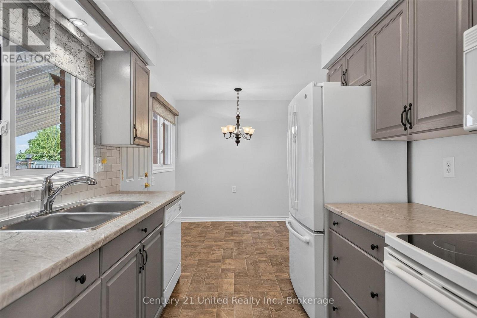 615 Saugeen Crescent, Peterborough (Ashburnham Ward 4), Ontario  K9J 1J9 - Photo 12 - X13614714