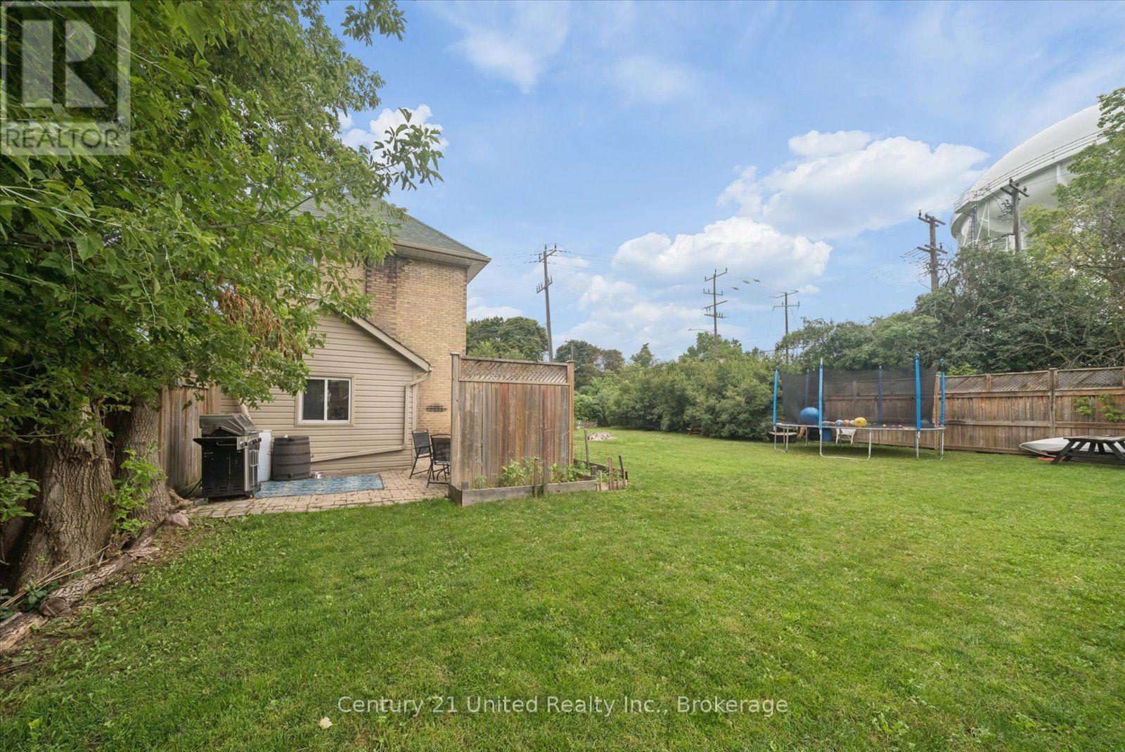 709 Third Avenue, Peterborough (Otonabee Ward 1), Ontario  K9J 4P4 - Photo 36 - X13616772
