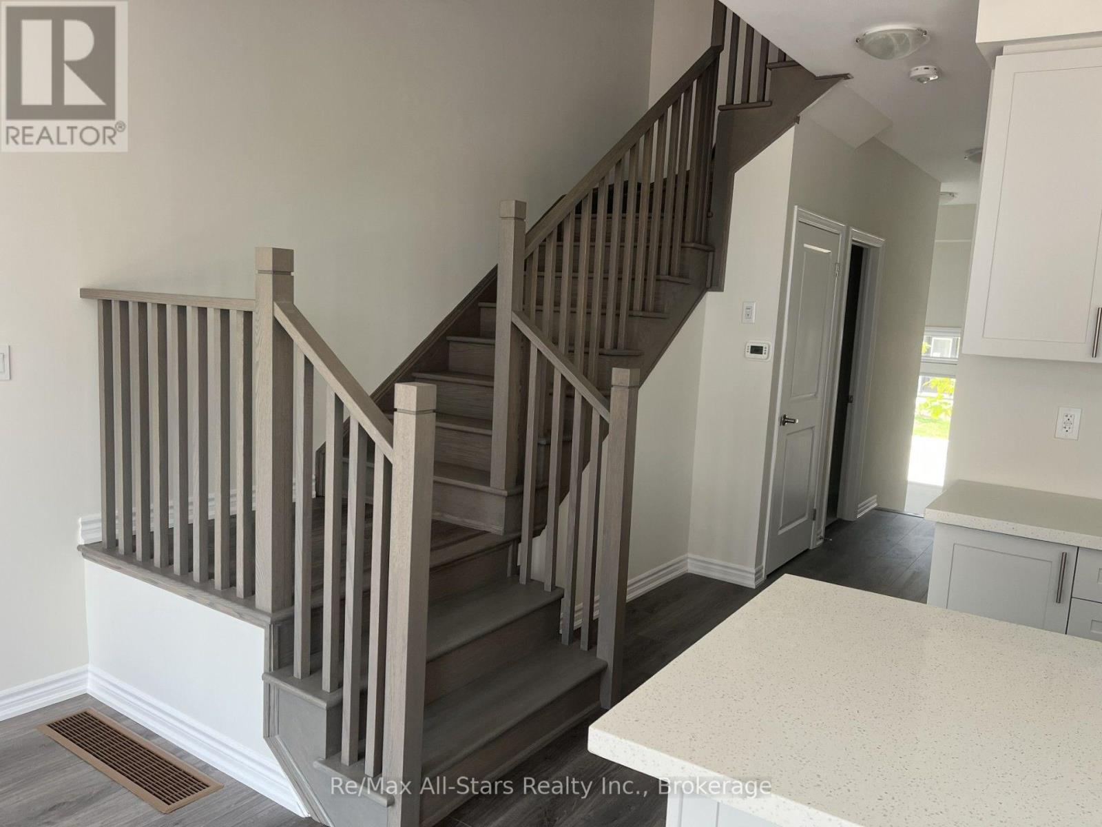 30 Ingle Way, Kawartha Lakes (Lindsay), Ontario  K9V 5V7 - Photo 6 - X13619368