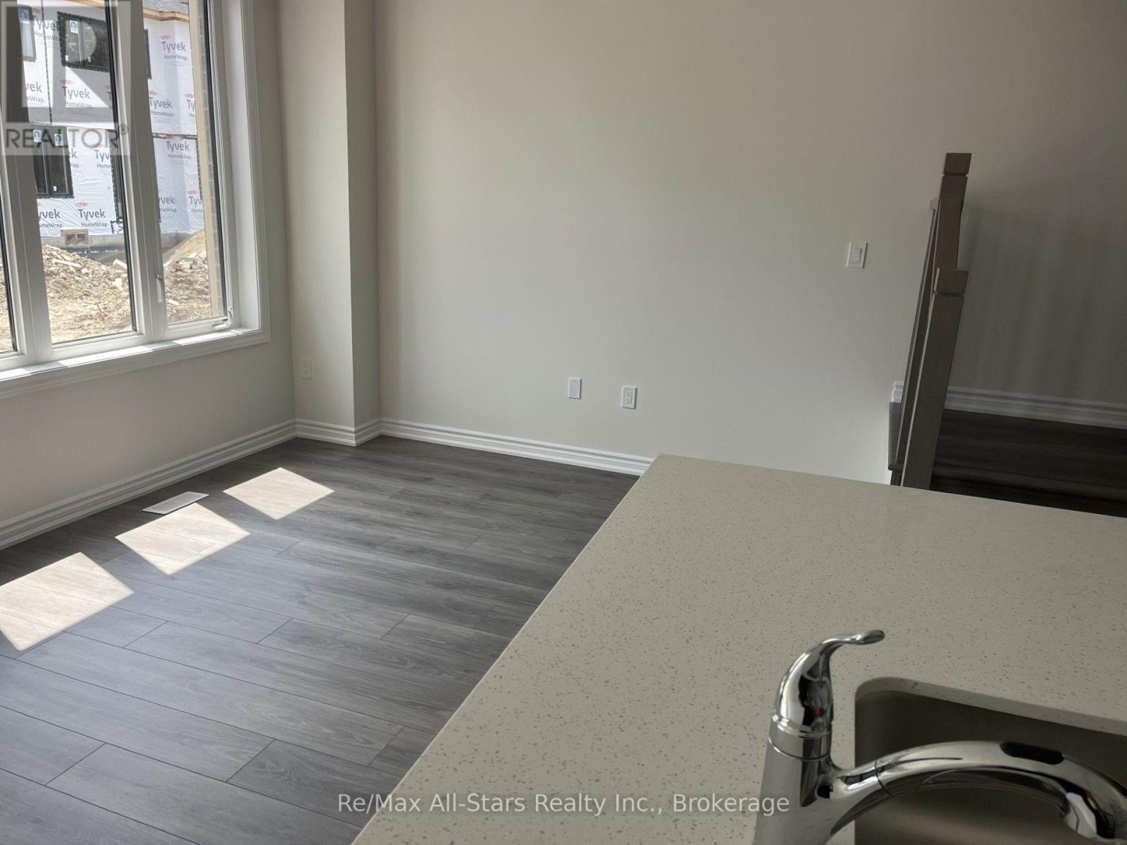 30 Ingle Way, Kawartha Lakes (Lindsay), Ontario  K9V 5V7 - Photo 9 - X13619368