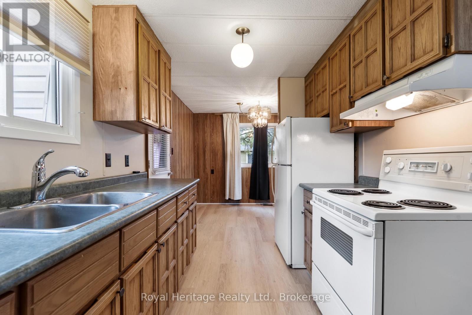 2 Fenelon Way, Kawartha Lakes (Lindsay), Ontario  K9V 4R3 - Photo 10 - X13620326