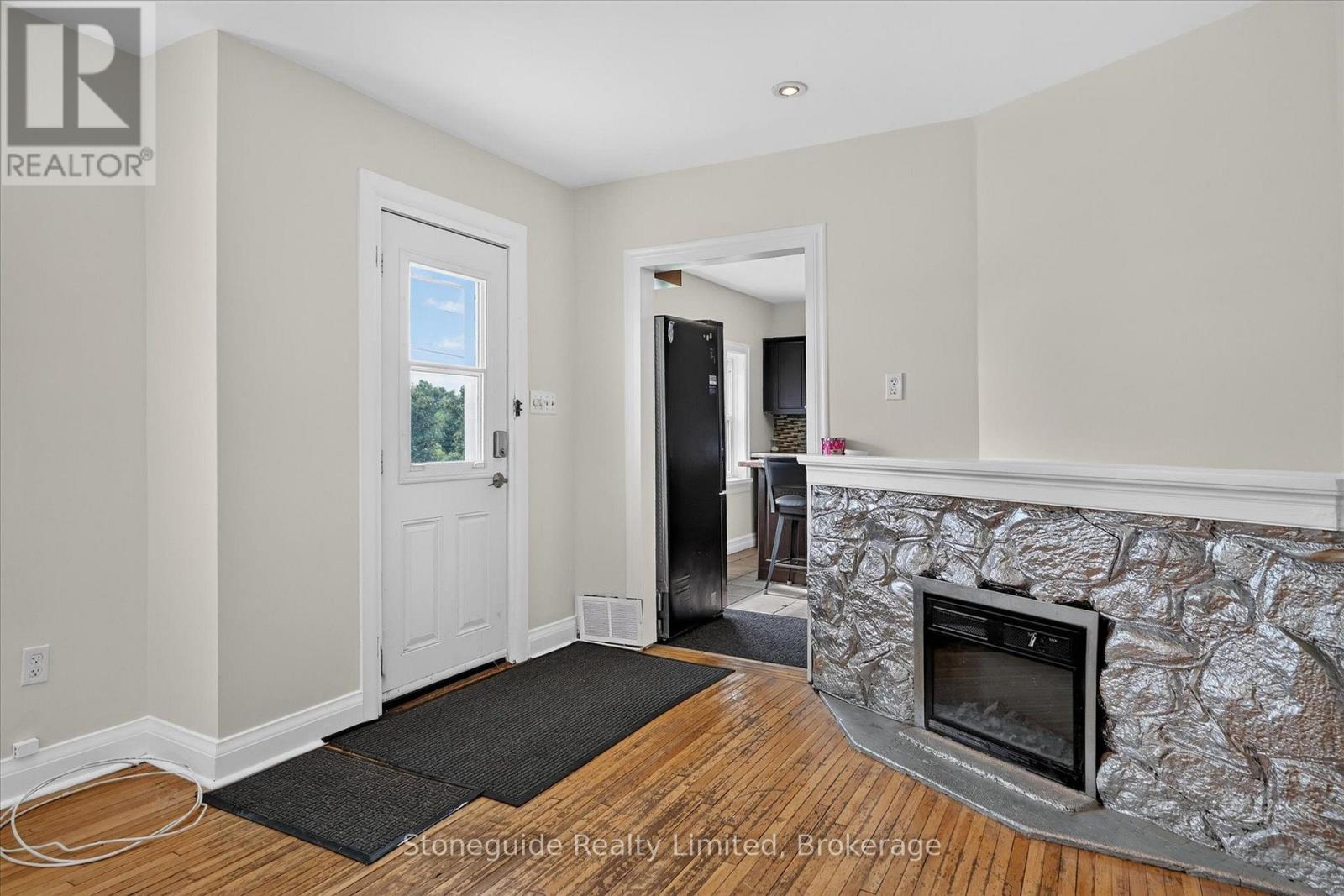 1087 Water Street, Peterborough (Northcrest Ward 5), Ontario  K9H 3P7 - Photo 4 - X13621274