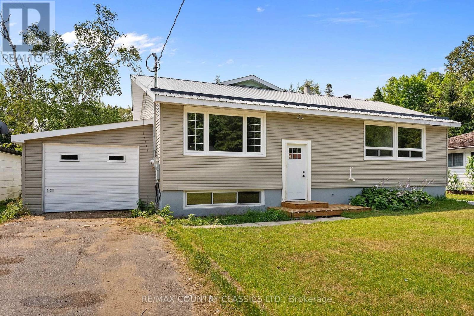 1043 Estates Road, Highlands East (Bicroft Ward), Ontario  K0L 1C0 - Photo 2 - X13624152