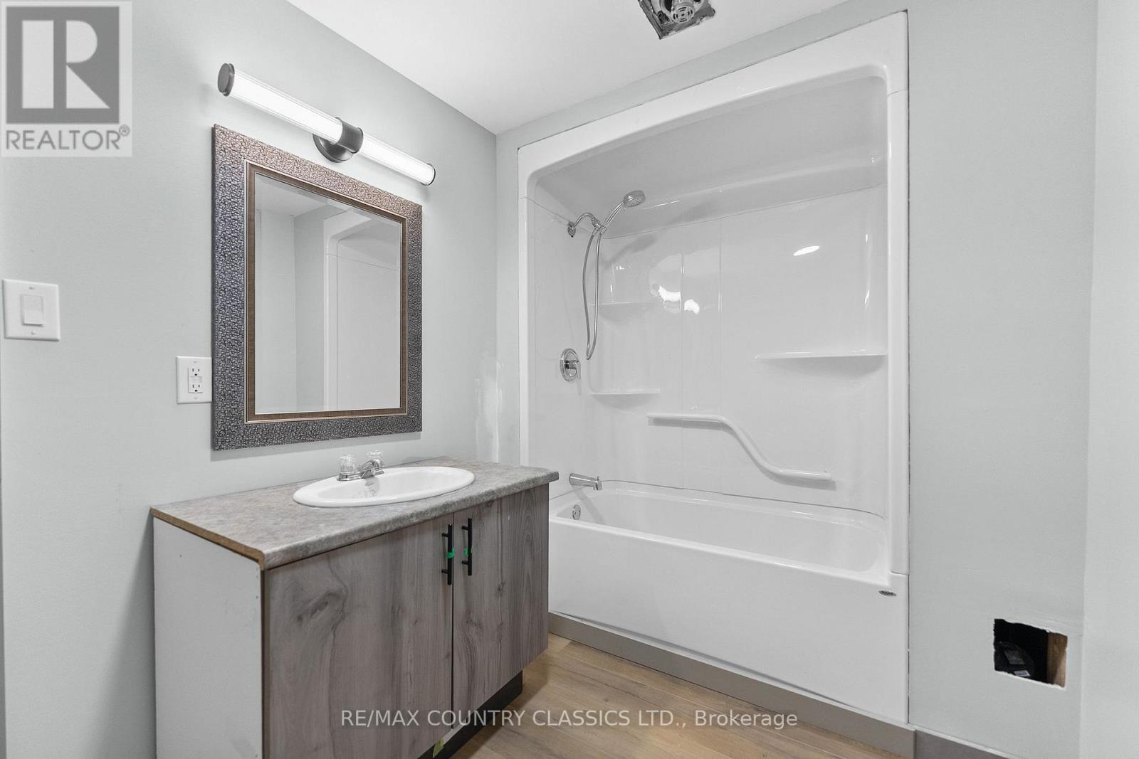 1043 Estates Road, Highlands East (Bicroft Ward), Ontario  K0L 1C0 - Photo 22 - X13624152