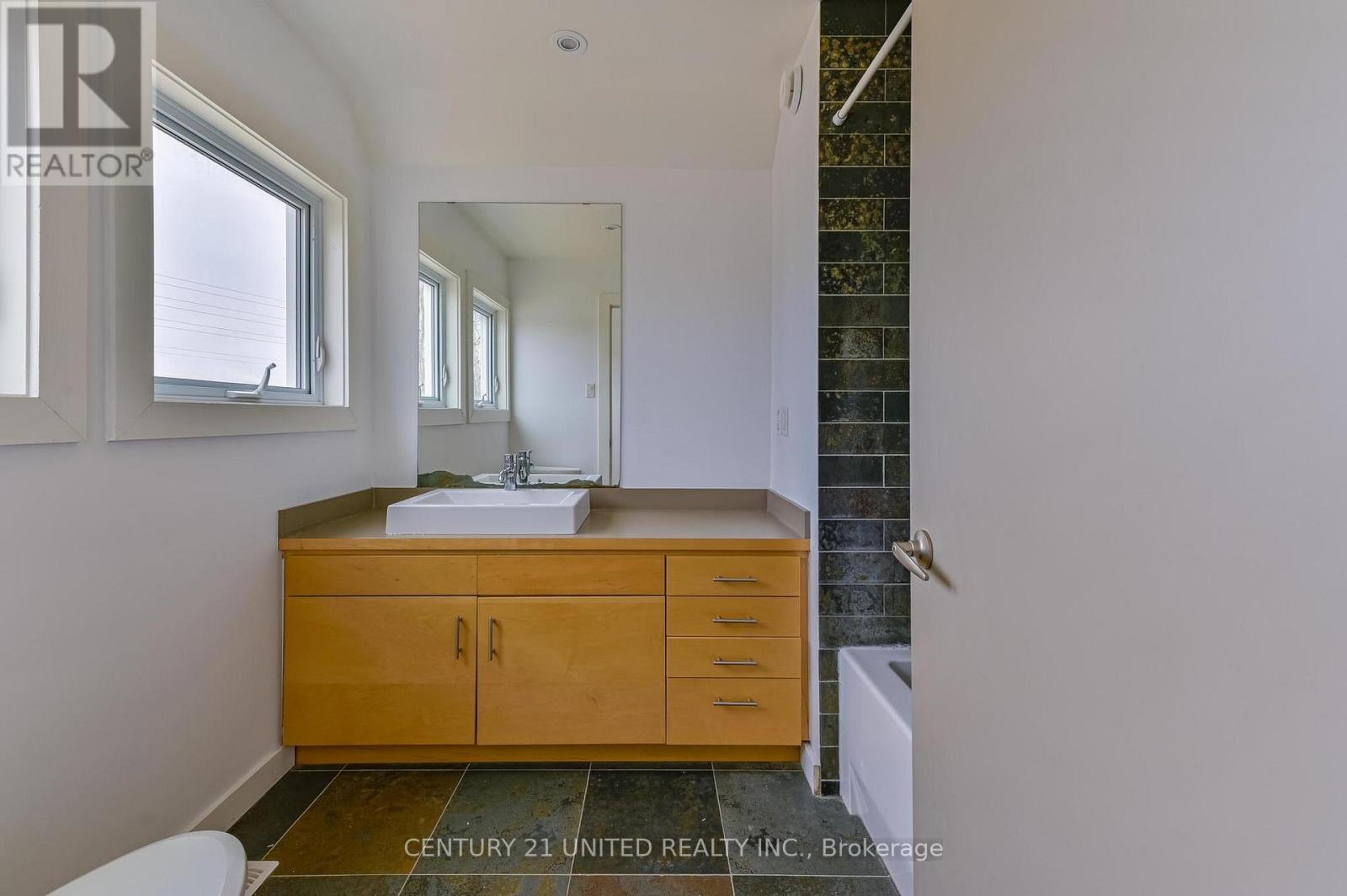 590 Maniece Avenue, Peterborough (Ashburnham Ward 4), Ontario  K9J 6X9 - Photo 32 - X13624550