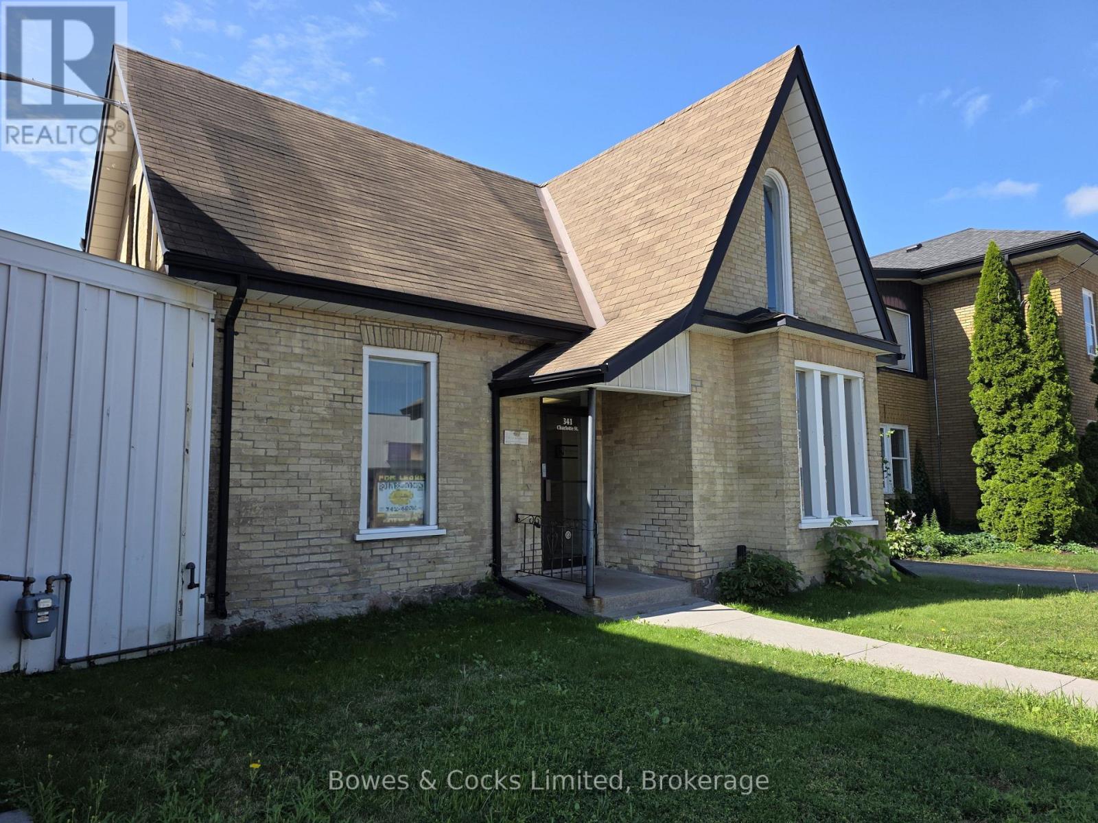 Upper Front - 341 Charlotte Street, Peterborough (Town Ward 3), Ontario  K9J 3R2 - Photo 9 - X13625424