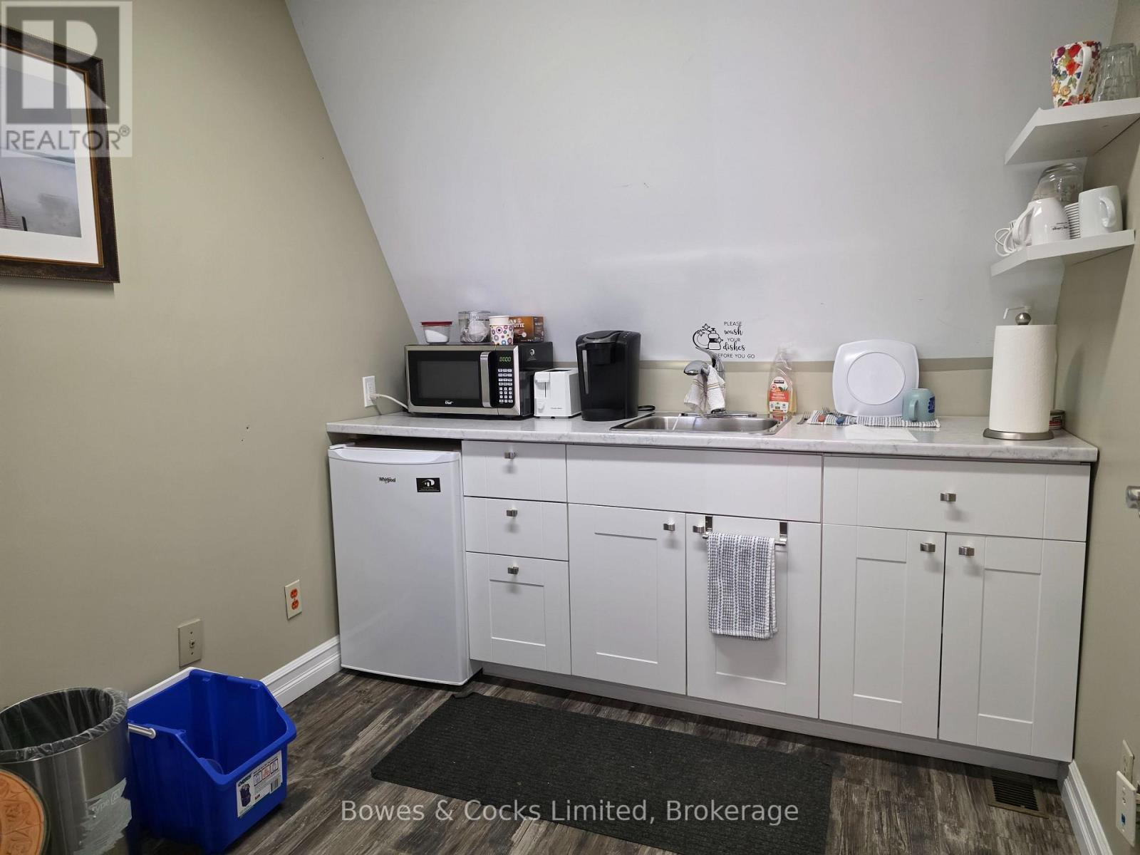 Upper Rear - 341 Charlotte Street, Peterborough (Town Ward 3), Ontario  K9J 3R2 - Photo 7 - X13625488