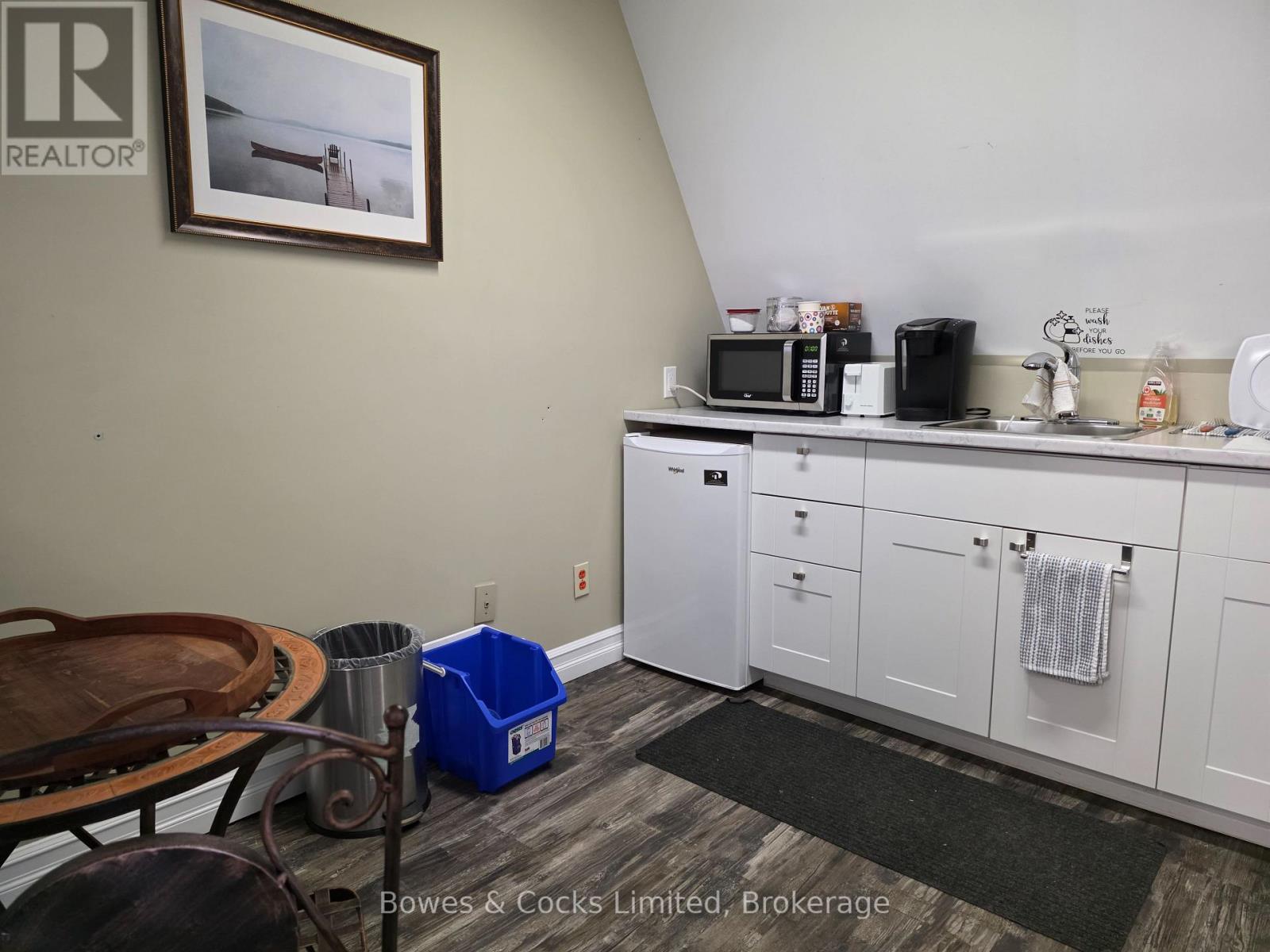 Upper Rear - 341 Charlotte Street, Peterborough (Town Ward 3), Ontario  K9J 3R2 - Photo 8 - X13625488