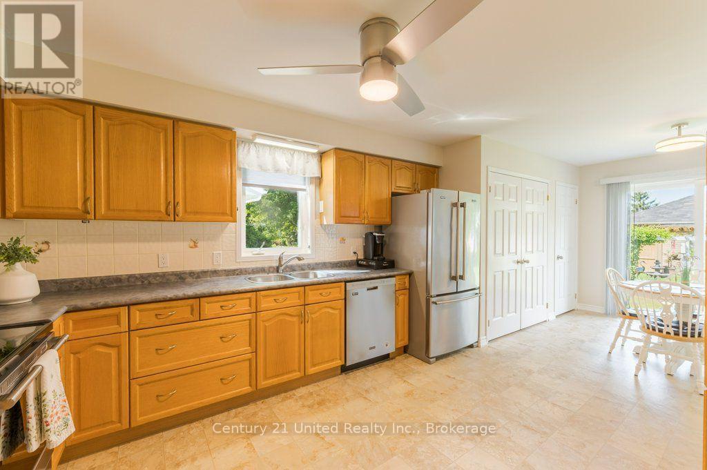 11 Algonquin Trail, Clarington (Bowmanville), Ontario  L1B 1A1 - Photo 10 - E13625768