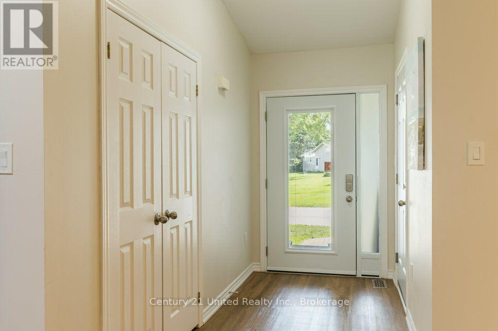 11 Algonquin Trail, Clarington (Bowmanville), Ontario  L1B 1A1 - Photo 19 - E13625768