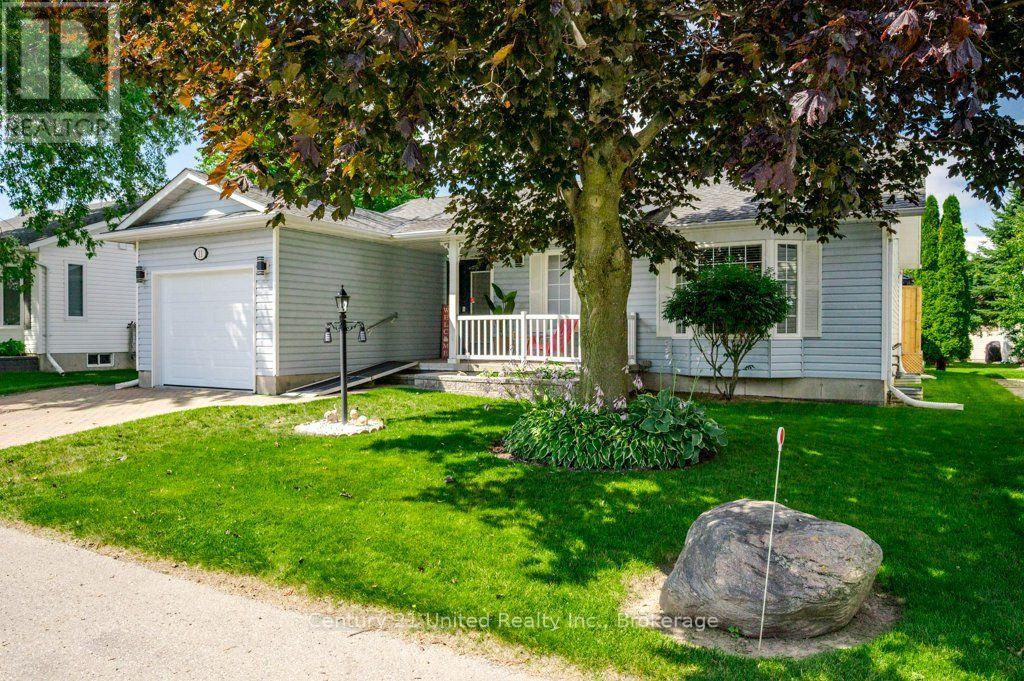 11 Algonquin Trail, Clarington (Bowmanville), Ontario  L1B 1A1 - Photo 2 - E13625768