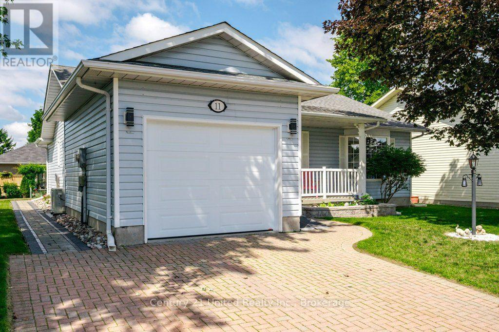 11 Algonquin Trail, Clarington (Bowmanville), Ontario  L1B 1A1 - Photo 3 - E13625768