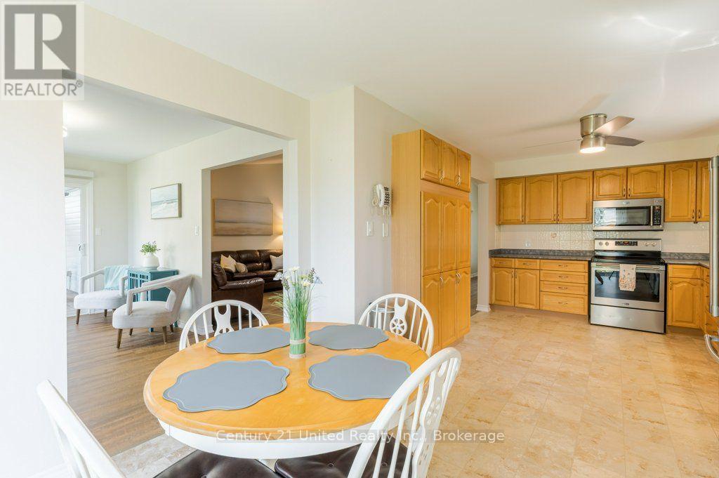 11 Algonquin Trail, Clarington (Bowmanville), Ontario  L1B 1A1 - Photo 8 - E13625768