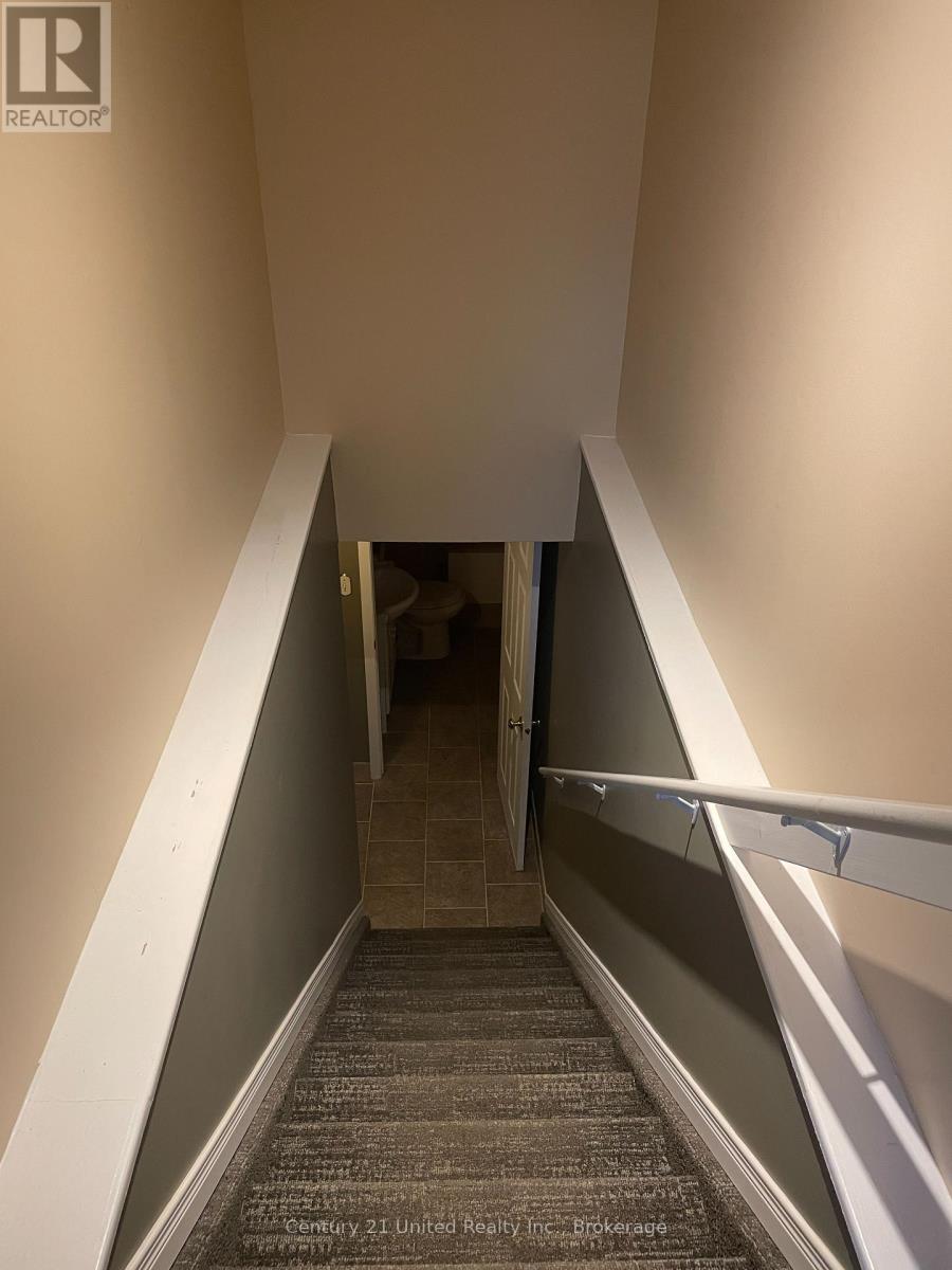114 Simcoe Street, Peterborough (Town Ward 3), Ontario  K9H 2H4 - Photo 8 - X13626474