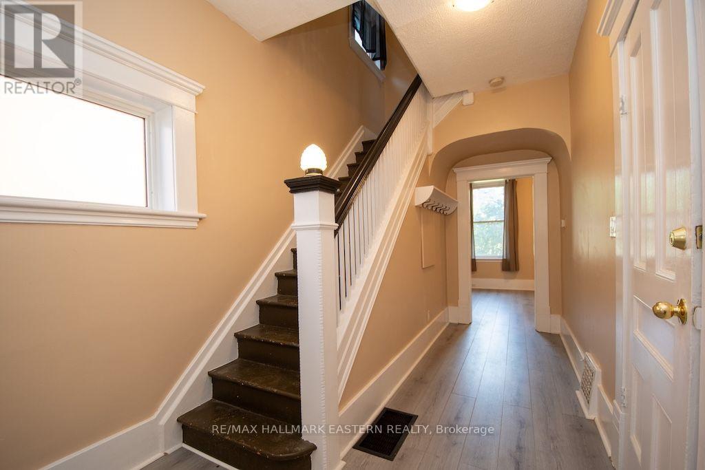 466 Rubidge Street, Peterborough (Town Ward 3), Ontario  K9H 4E5 - Photo 3 - X13628486