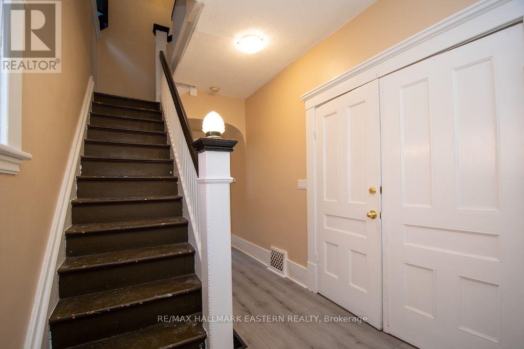 466 Rubidge Street, Peterborough (Town Ward 3), Ontario  K9H 4E5 - Photo 4 - X13628486