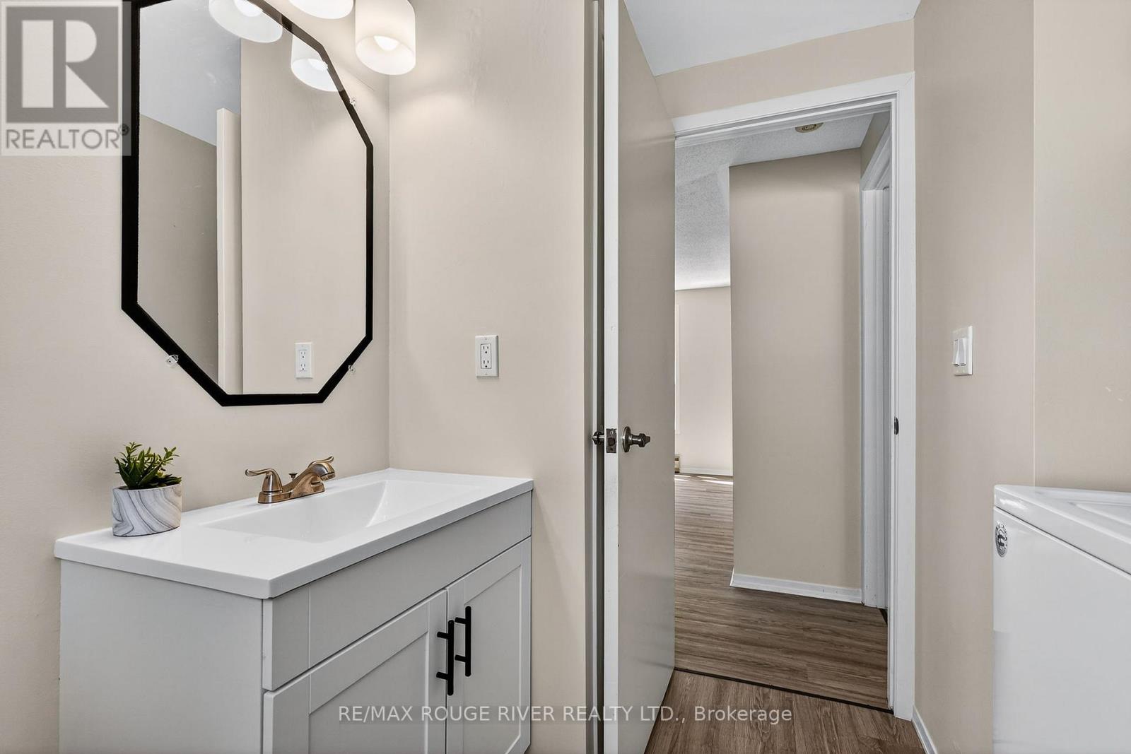 22 Eastbank Road, Clarington (Newcastle), Ontario  L1B 1A4 - Photo 37 - E13629106